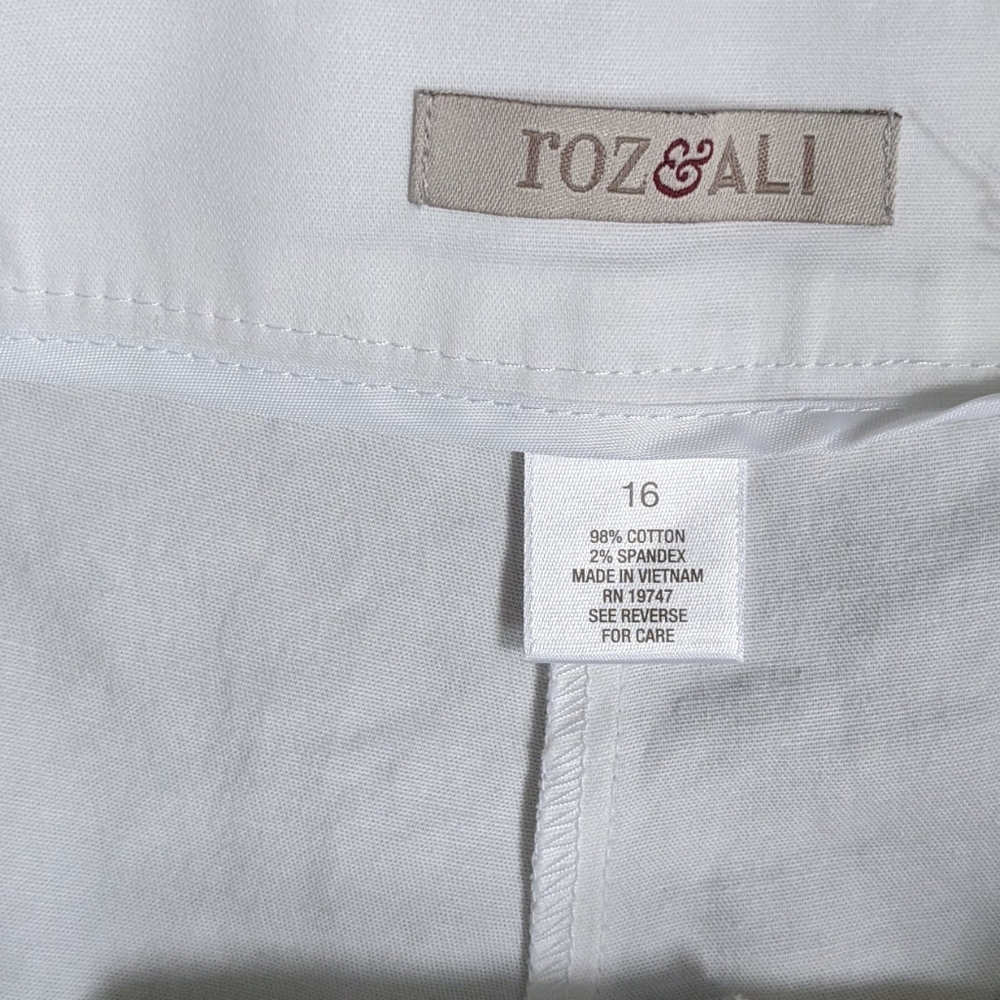 4 for $20🌷 Clearance! Roz & Ali Capri Pants - Picture 8 of 9